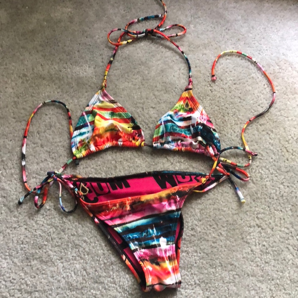 Volcom bikini, great used condition